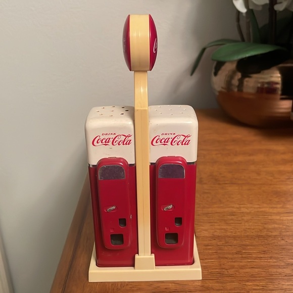 Vintage Collectibles 1993 Coca Cola Salt & Pepper Shaker Set Gas Pump w/Holder - Picture 3 of 13